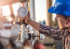 gas engineer checking pipe pressure