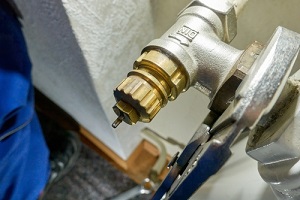 replace old radiator thermostat valve