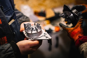 water pump of the engine cooling system in the hands of an auto mechanic